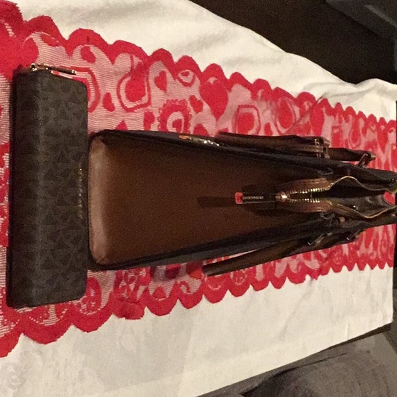 Michael Kors purse with matching wallet - Picture 6 of 8